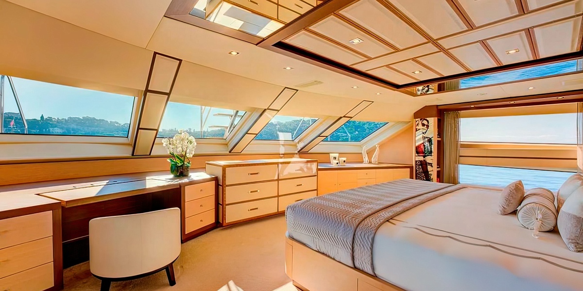 Аренда мега яхты Benetti Crystal 140 - Nela во Франции